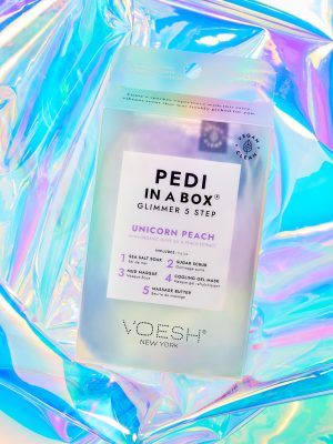 Voesh Unicorn glimmer pedi in a box - lifestyle